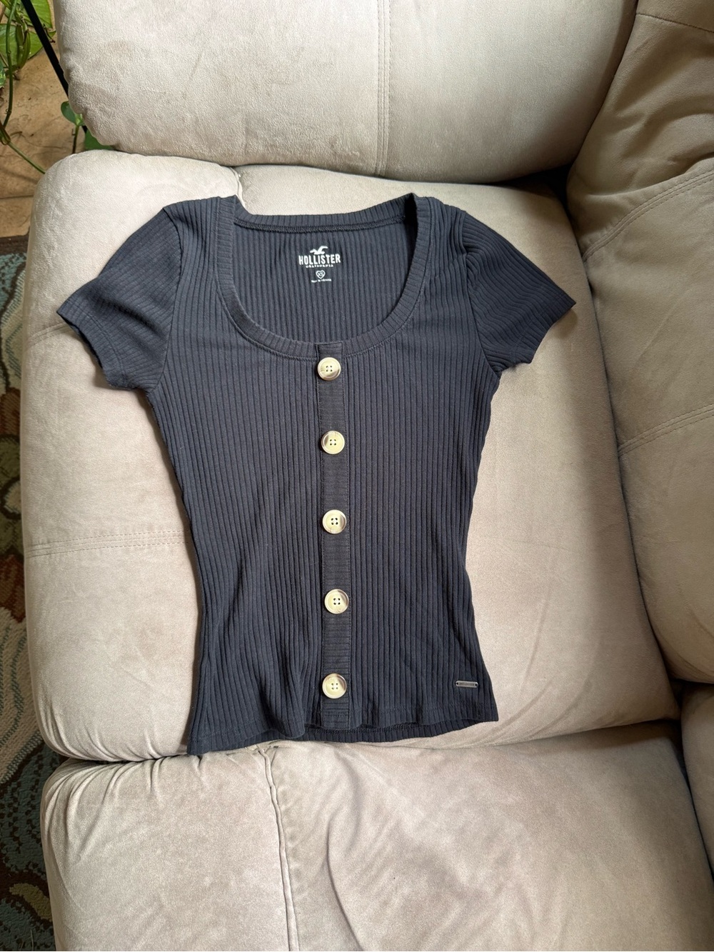 Hollister Black Ribbed Scoop Button-Front Short Sleeve Top